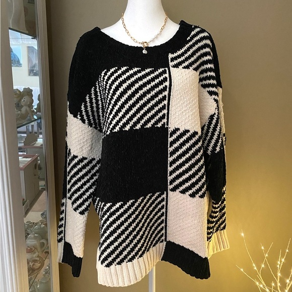 New! VICI knit sweater - Picture 1 of 10
